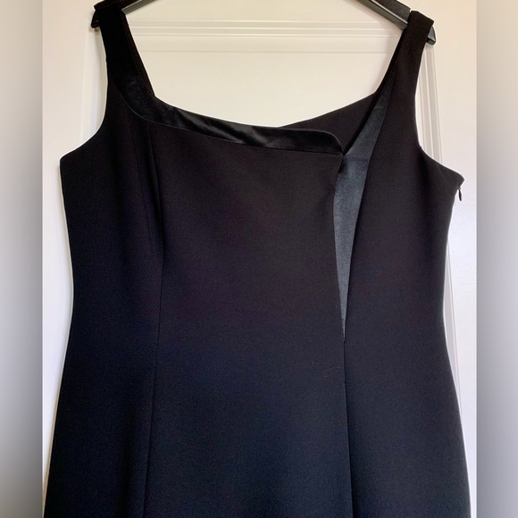 LN STUNNINGLY BEAUTIFUL JONES NEW YORK CLASSIC BLACK DRESS. FULLY LINED. - Picture 2 of 9